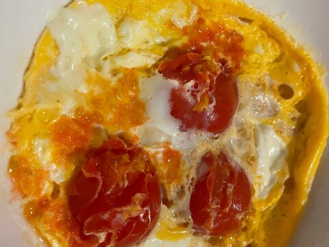 電子レンジで作れるトマトチーズ入り卵